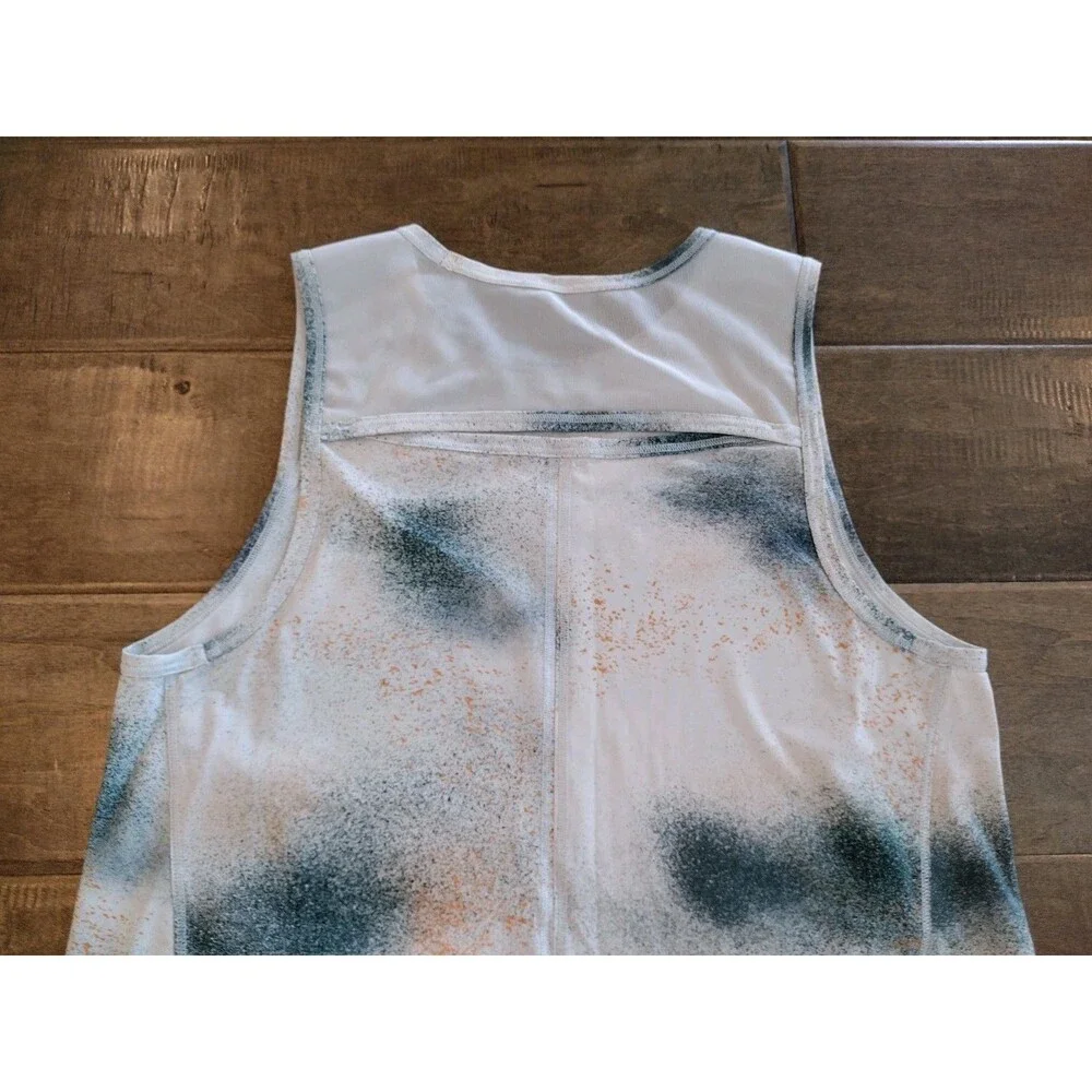 LULULEMON Women's Sculpt white print sleeveless tank top - size 6 8